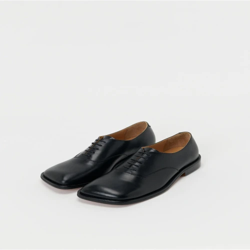 Front view of Hender Scheme Bear Foot Balmoral Leather Shoes in polished natural leather