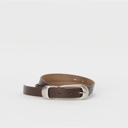 Front view of Hender Scheme Settler’s Brown Leather Belt showing rich brown vegetable-tanned leather and metal buckle
